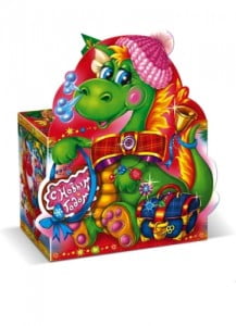 Упаковка новогодних подарков из картона с драконом 2012